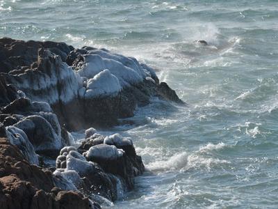 海冰覆盖的红礁石，见过吗？