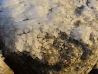 不光结冰，大海都被逼得冒烟了