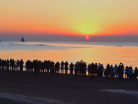 他们，给我们带来新年的第一缕阳光