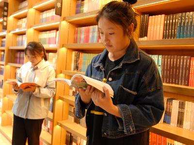 青岛市图书馆提前进入“书香寒假”模式，大小读者们快来体验吧！