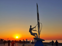 他们，给我们带来新年的第一缕阳光