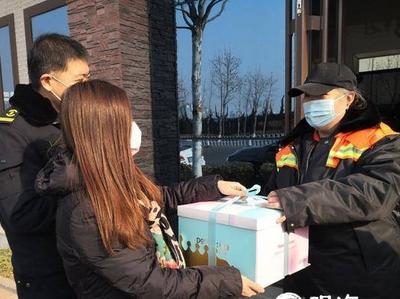 关爱环卫工人，传递冬日温暖