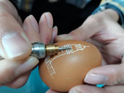 蛋雕匠人：鸡蛋上的“脆弱艺术”