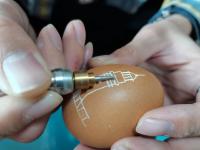 蛋雕匠人：鸡蛋上的“脆弱艺术”