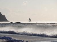 不光结冰，大海都被逼得冒烟了