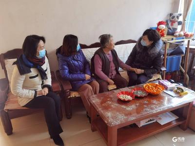 市北区走访慰问道德模范，管凤娥家庭和青岛“笑姐”志愿团队收到暖心礼
