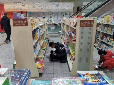 元旦假期即将结束 岛城市民开启阅读模式