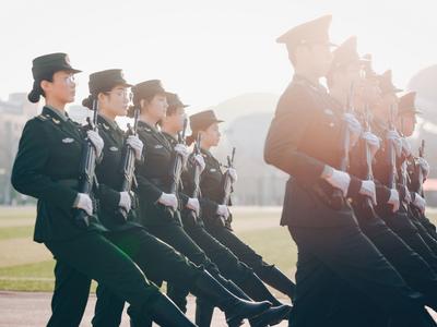 热血青年行！这所高校的国旗护卫队好飒