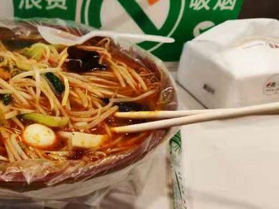 使用一次性筷子会感染新冠病毒？不靠谱！无需反应过度