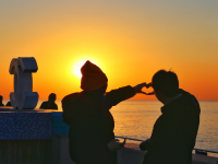 他们，给我们带来新年的第一缕阳光