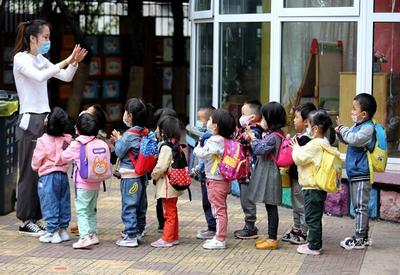 直击：青岛幼儿园首次放寒假