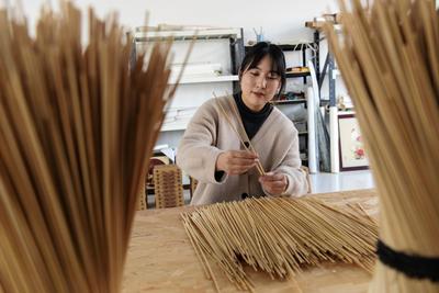 厉害了！麦秆作画也能描绘大千世界？