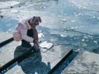 天然溜冰场！大朋友小朋友玩的不亦乐乎