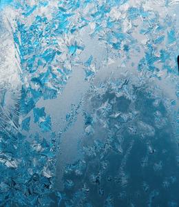 一窗一世界，梦幻冰窗花悄然绽放