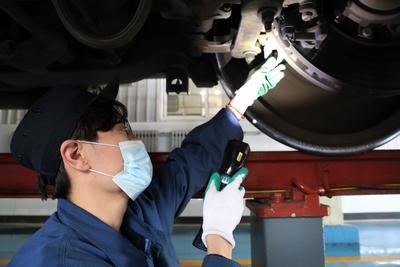 送你平安回家乡 动车“体检”迎春运大考