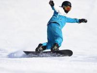 阿勒泰：滑雪板上放飞梦想
