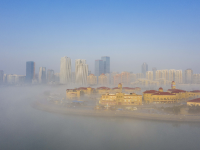 如梦似幻！青岛海滨再现平流雾美景