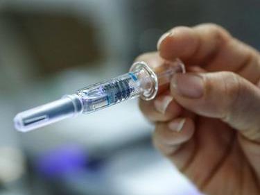何时能约上新冠疫苗？保护效力80%意味着啥？看专家怎么说
