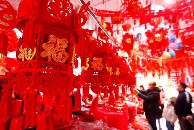 即墨小商品城：春节临近，饰品俏销