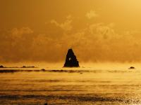 不光结冰，大海都被逼得冒烟了