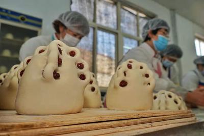 腊月初八馒头飘香 “蒸”出香甜的年味