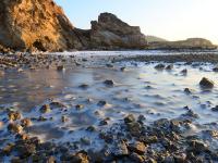 不光结冰，大海都被逼得冒烟了