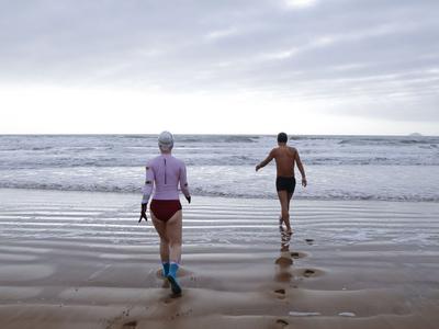 从青岛到青海，这位冬泳爱好者游嗨了