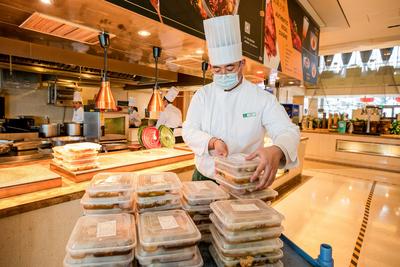 小年暖心礼，爱心企业送彩色水饺致敬留青环卫工作者