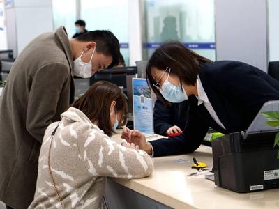 节后首个工作日，西海岸服务窗口业务限时办结率100%，服务对象满意率100%