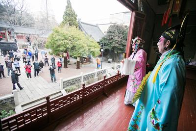 赏民俗共祈福，正月里的天后宫很有“戏”