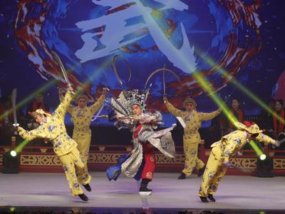 梨园欢歌闹元宵，老少戏迷都爱看