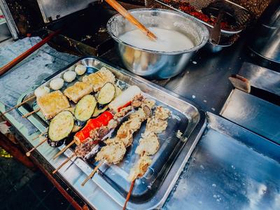 儿时的味道！这一口老青岛炸串火了20年