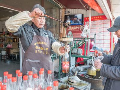 “老手艺”亮相年集 点燃市民过年的“烟火气”