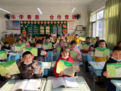 多地出台规定要求老师亲自改作业，家校“作业矛盾”何解？