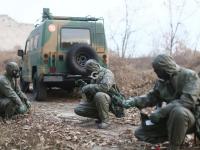 野外驻训 看防化兵们的必备技能