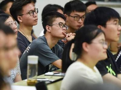 教育部：普通高校专业不得规定男女生录取比例