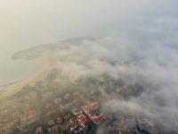 青岛现平流雾奇观，云蒸霞蔚宛如仙境！