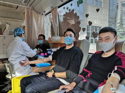 胶州公安干警撸袖献热血助力生命