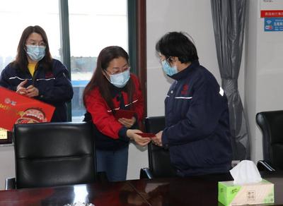 六份大礼包 留你过大年  胶州市妇联让“就地过年”过出暖心年味