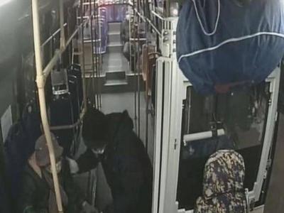 青岛八旬老人街头走失，多亏碰到了“带您回家”志愿者……