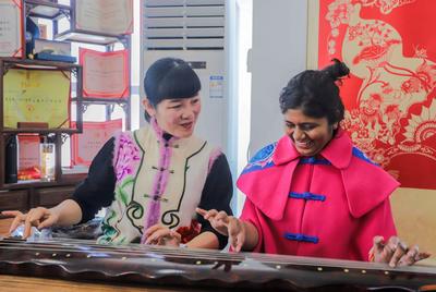 外国留学生就地过年 “花式”感受中国年味