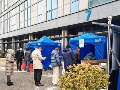 国务院联防联控机制：低风险地区群众可进行10∶1混样核酸检测