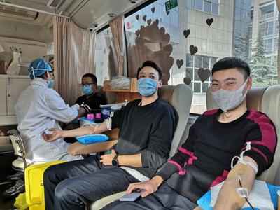 胶州公安干警撸袖献热血助力生命