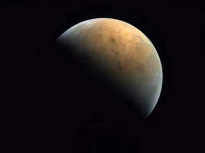 阿联酋“希望号”火星探测器发回第一张火星照片