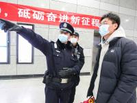 走近地铁警察：巡逻处突还是“捕狼高手”|青岛警察故事⑩