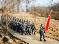 野外驻训 看防化兵们的必备技能