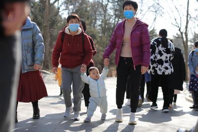 花样过春节 带娃儿去看动物卖萌