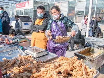 “老手艺”亮相年集 点燃市民过年的“烟火气”