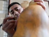 年味浓 手艺人葫芦烙画庆新春