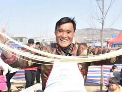山东“拉面哥”感动全网，一碗面只卖3元，坚持15年不涨价